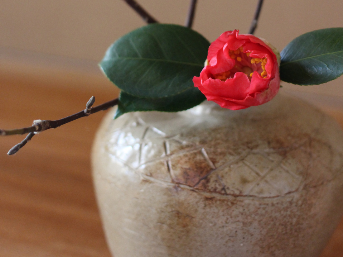 How To Make an Ikebana Arrangement with a Tsubo Vase